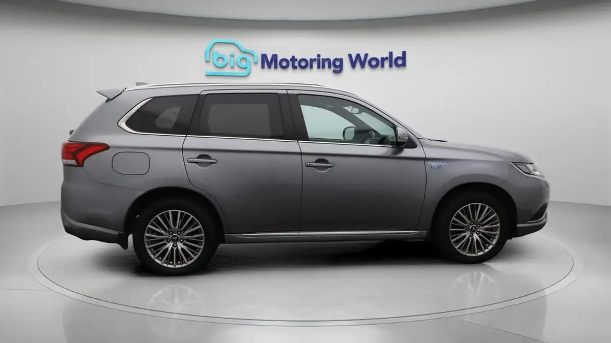 2020-mitsubishi-outlander-24-dynamic-phev-big-8