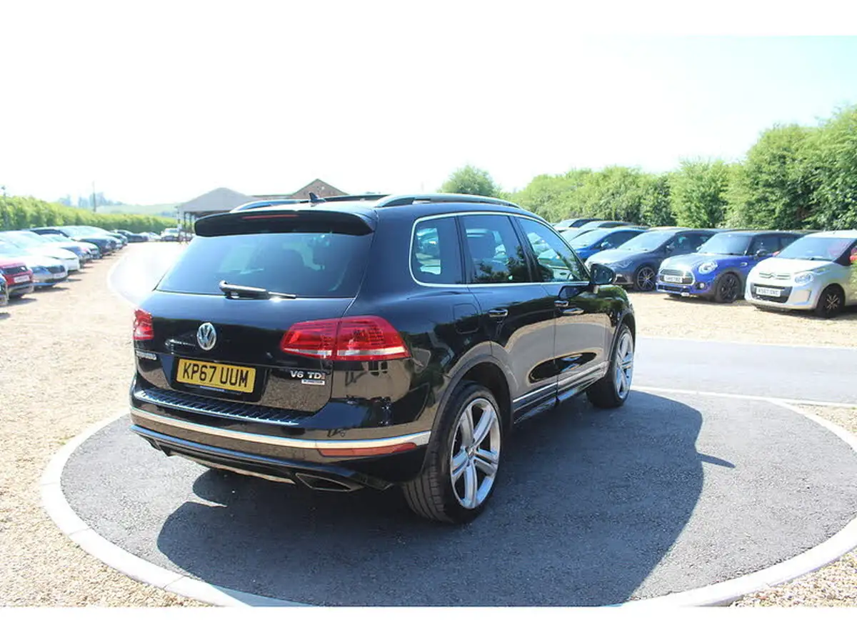 2017-volkswagen-touareg-30tdi-r-line-plus-262ps-ss-2967cc-big-11