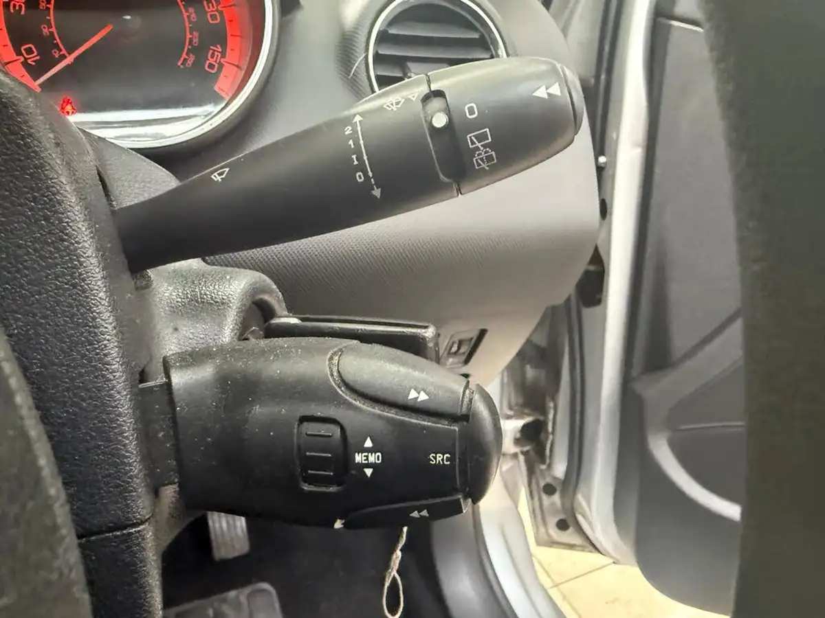2012-peugeot-308-16-access-auto-big-22