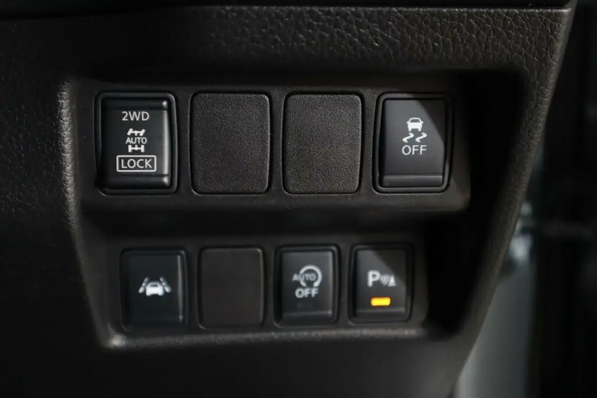 2014-nissan-qashqai-16dci-tekna-4x4-big-42