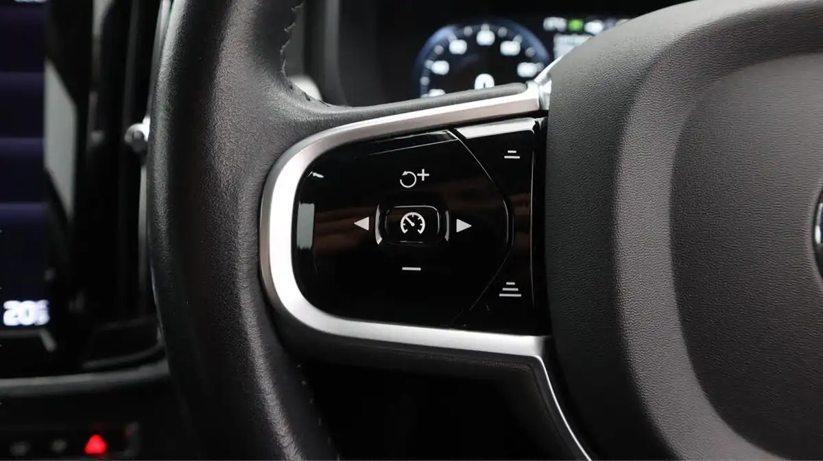 2019-volvo-v90-20-t4-momentum-plus-big-22