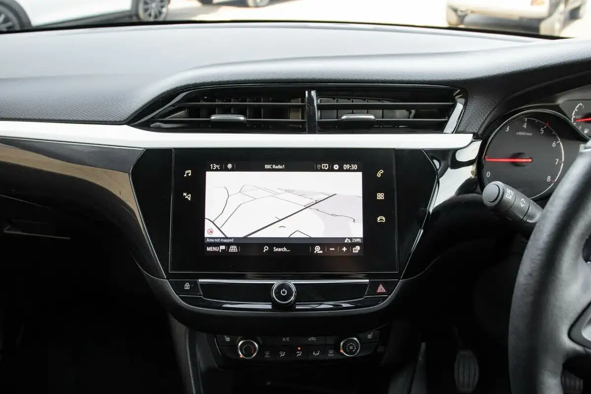 2021-vauxhall-corsa-12-turbo-griffin-edition-big-22