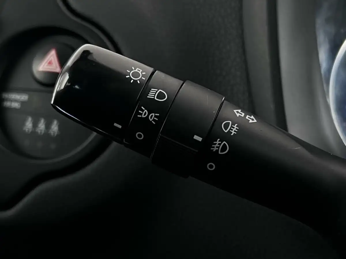 2019-toyota-yaris-15-vvt-i-y20-98bhp-hybrid-1497cc-e-cvt-big-20