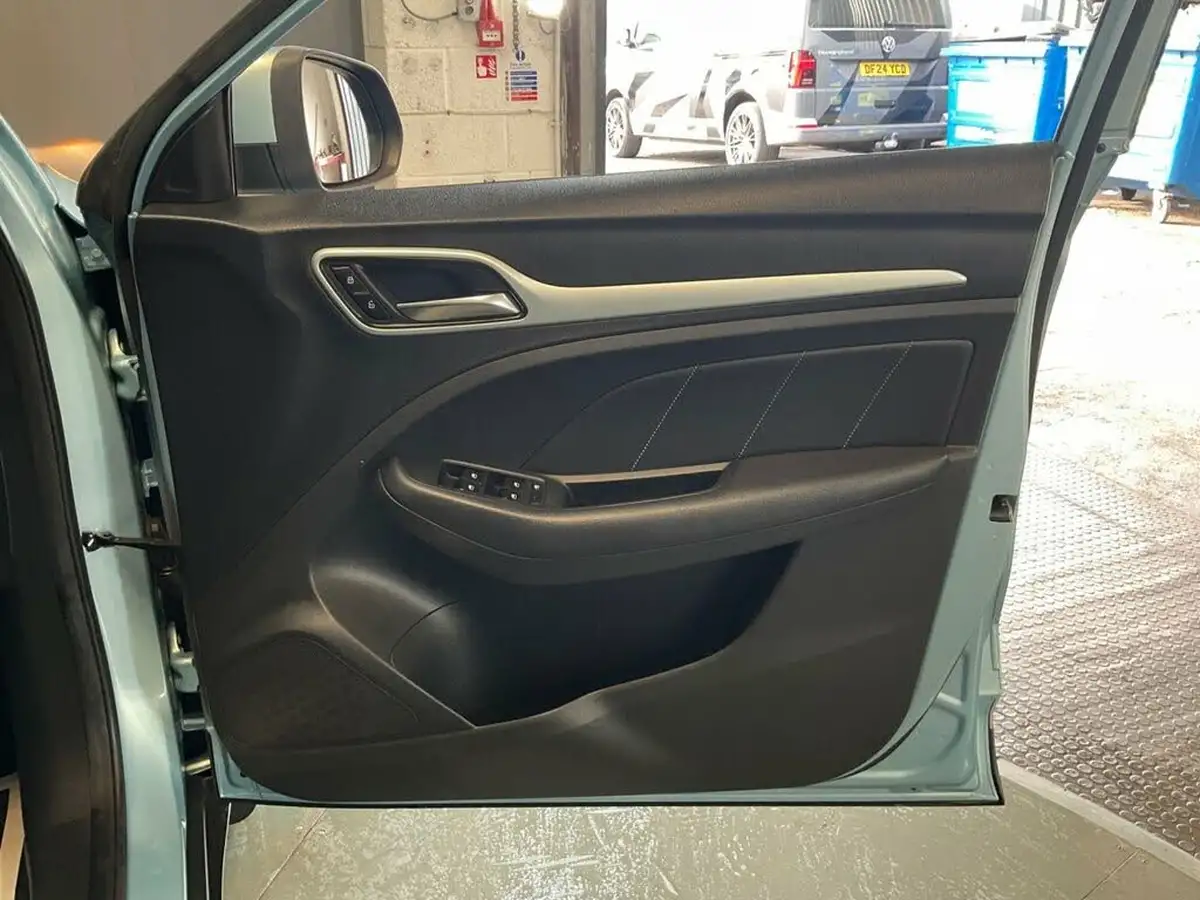 2019-mg-zs-suv-e-excite-ev-big-29