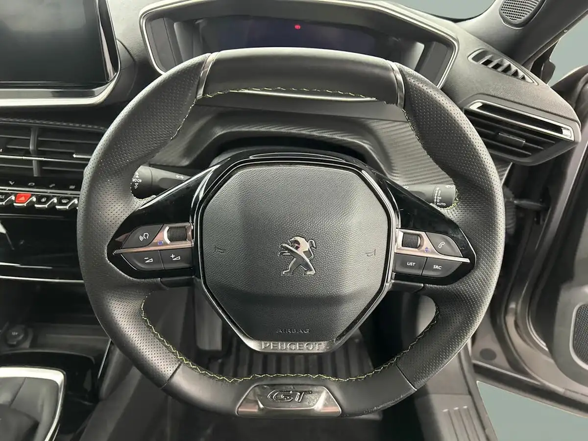 2022-peugeot-2008-suv-12-puretech-gt-big-16