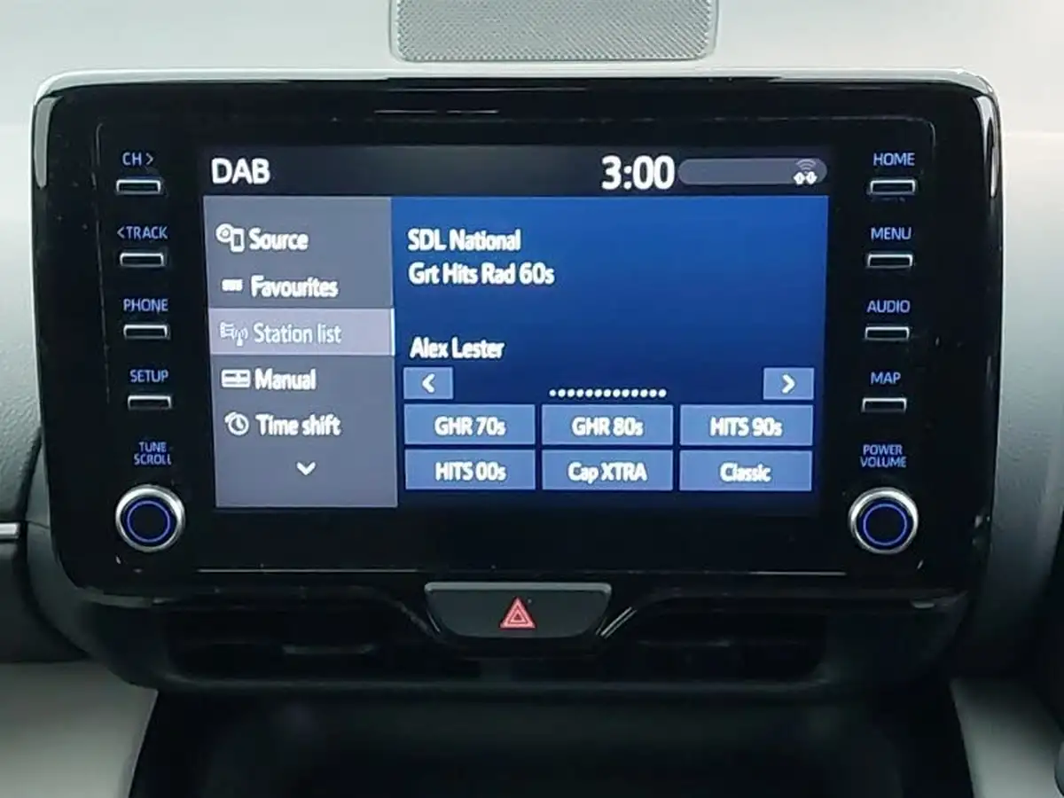 2022-toyota-yaris-cross-15-vvt-i-icon-big-14