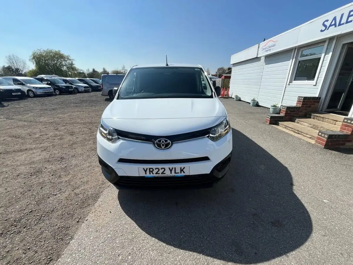 2022-toyota-proace-city-15d-active-big-1