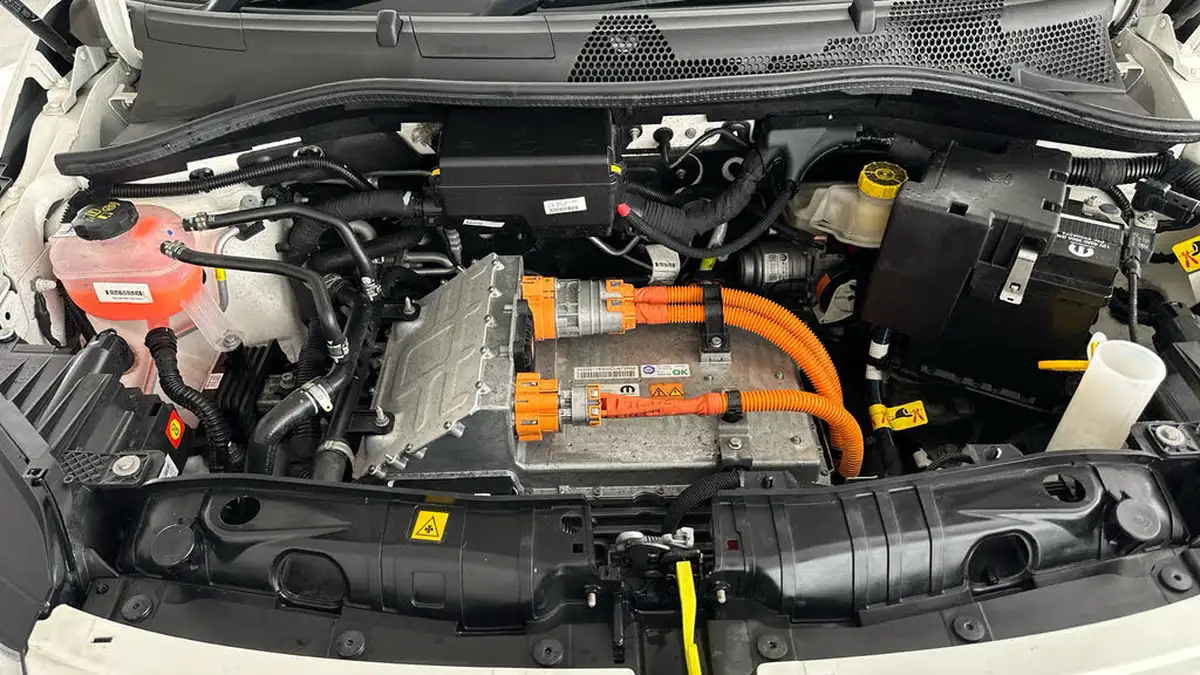 2022-fiat-500-e-red-117bhp-big-15