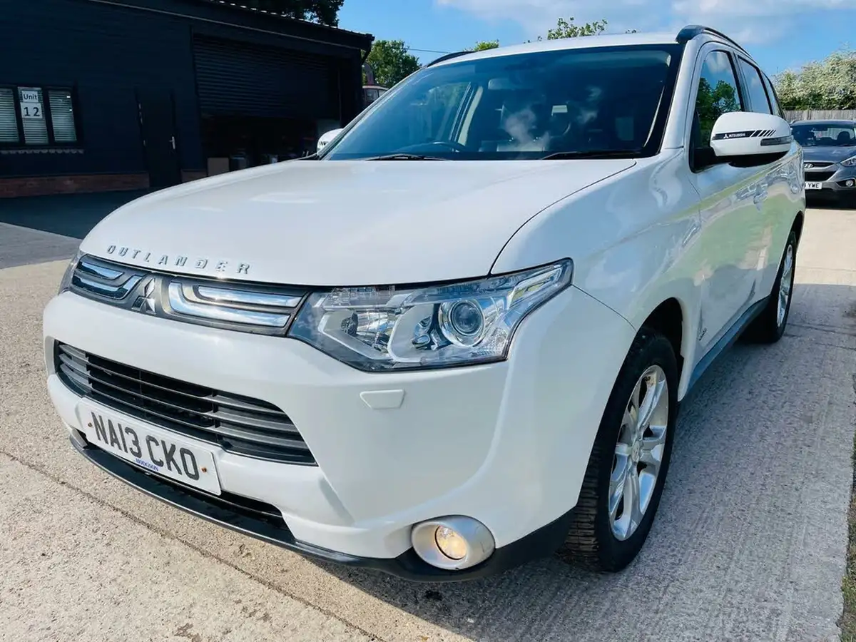 2013-mitsubishi-outlander-22di-d-gx4-big-7