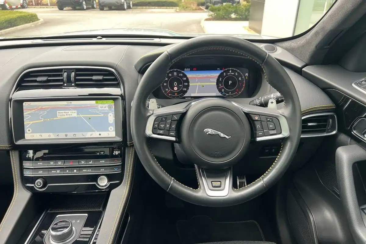 2020-jaguar-f-pace-20i-300-sport-big-22