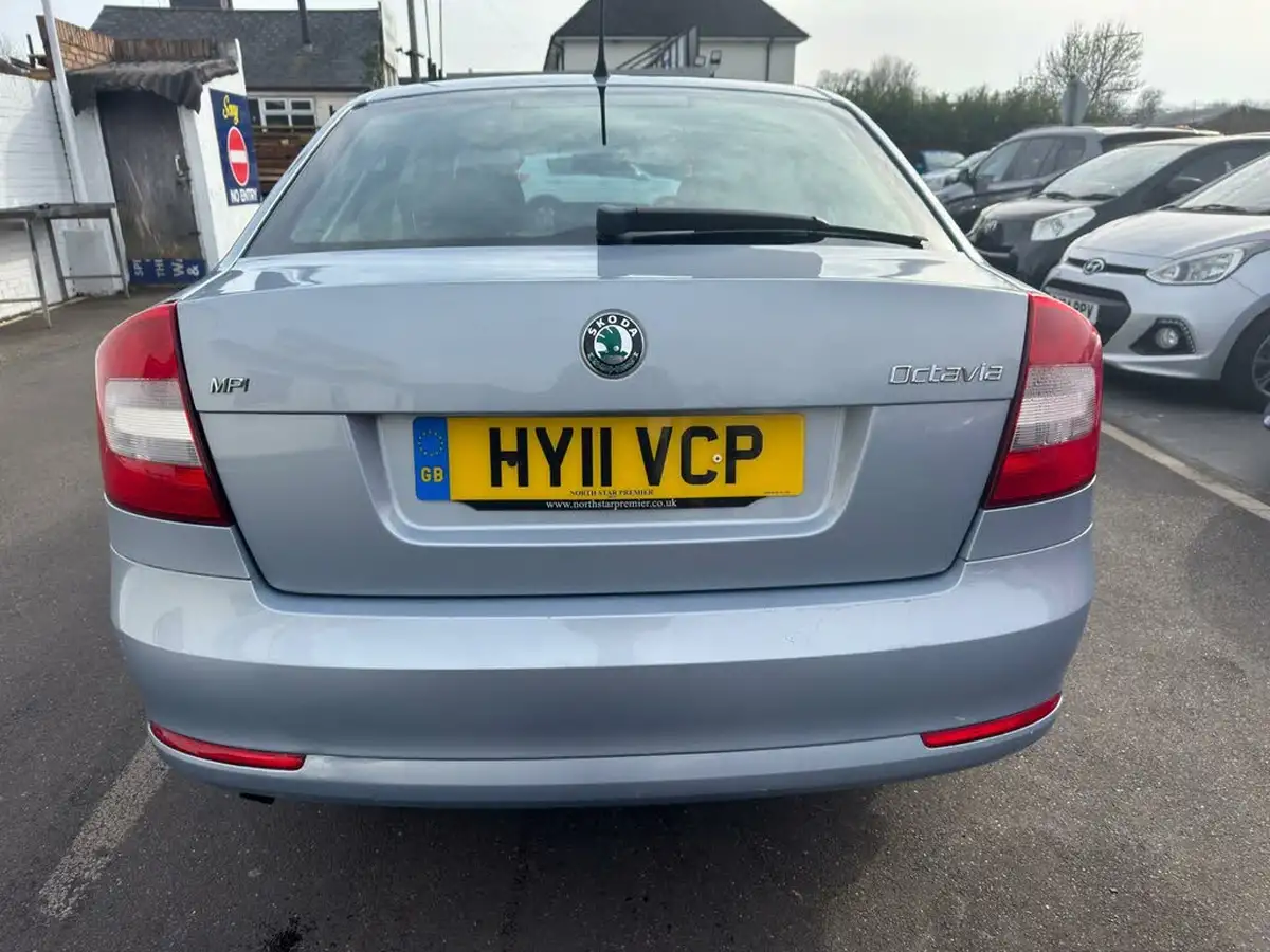 2011-skoda-octavia-16-se-hatchback-big-19
