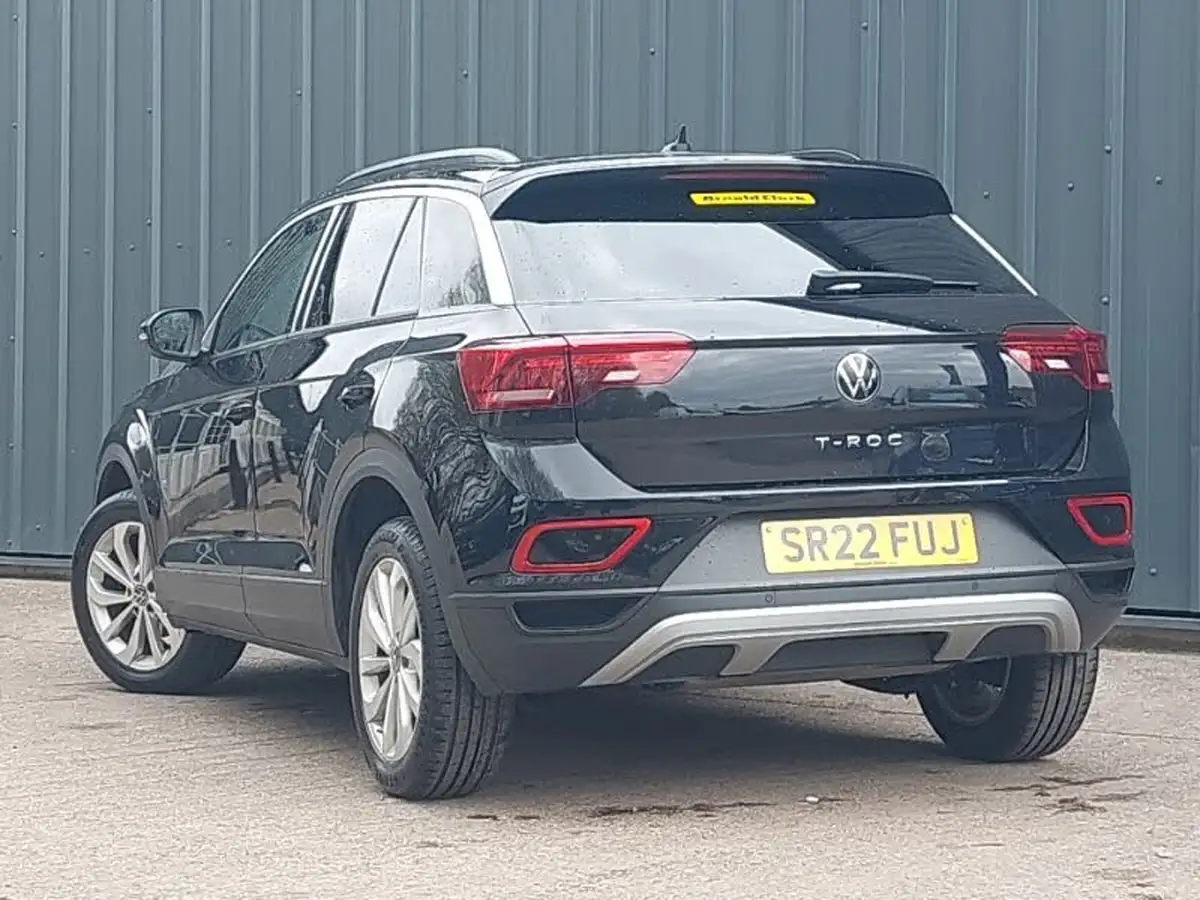 2022-volkswagen-t-roc-10-tsi-life-big-1