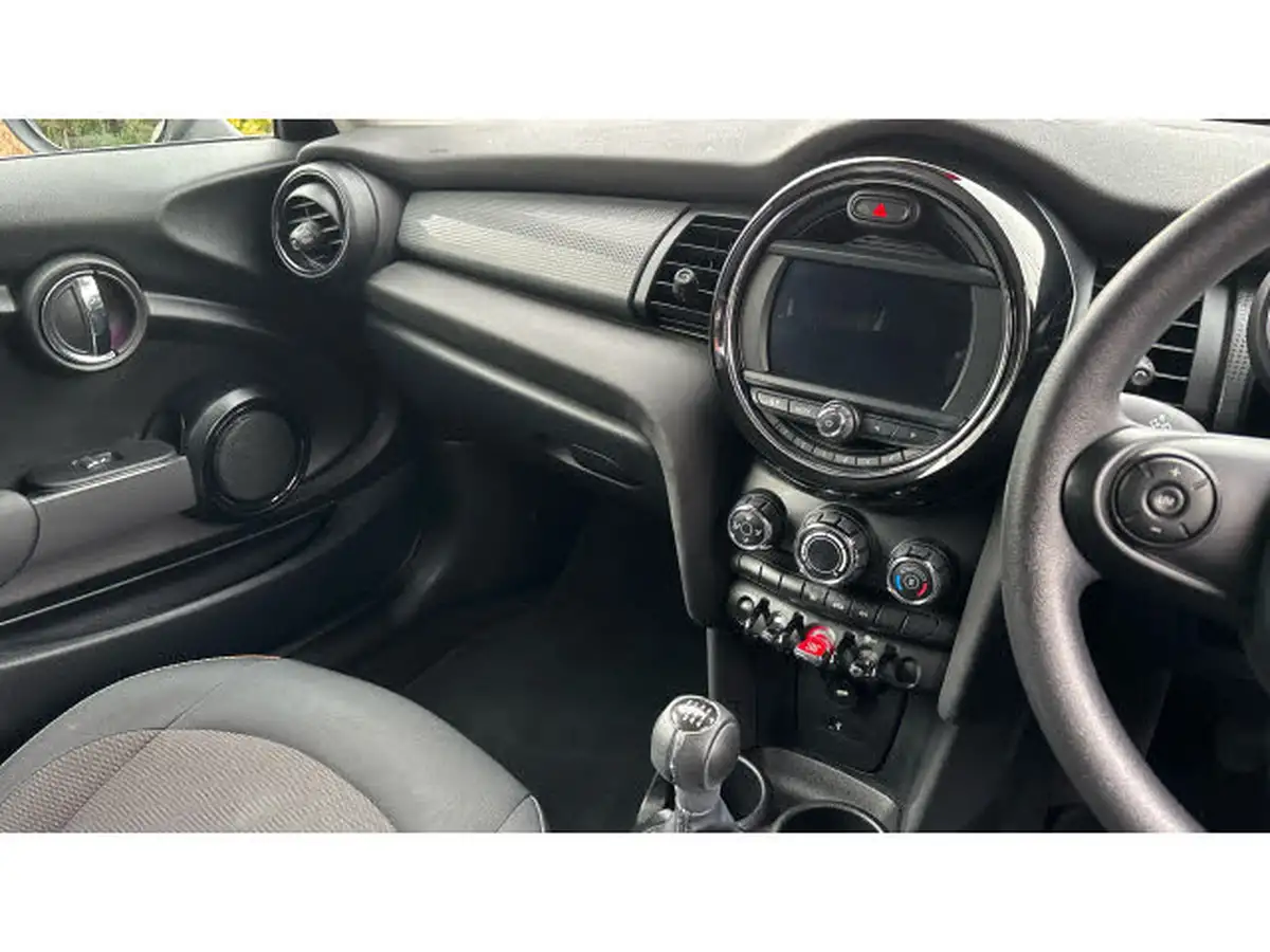 2019-mini-cooper-15-cooper-classic-hatchback-3d-big-13