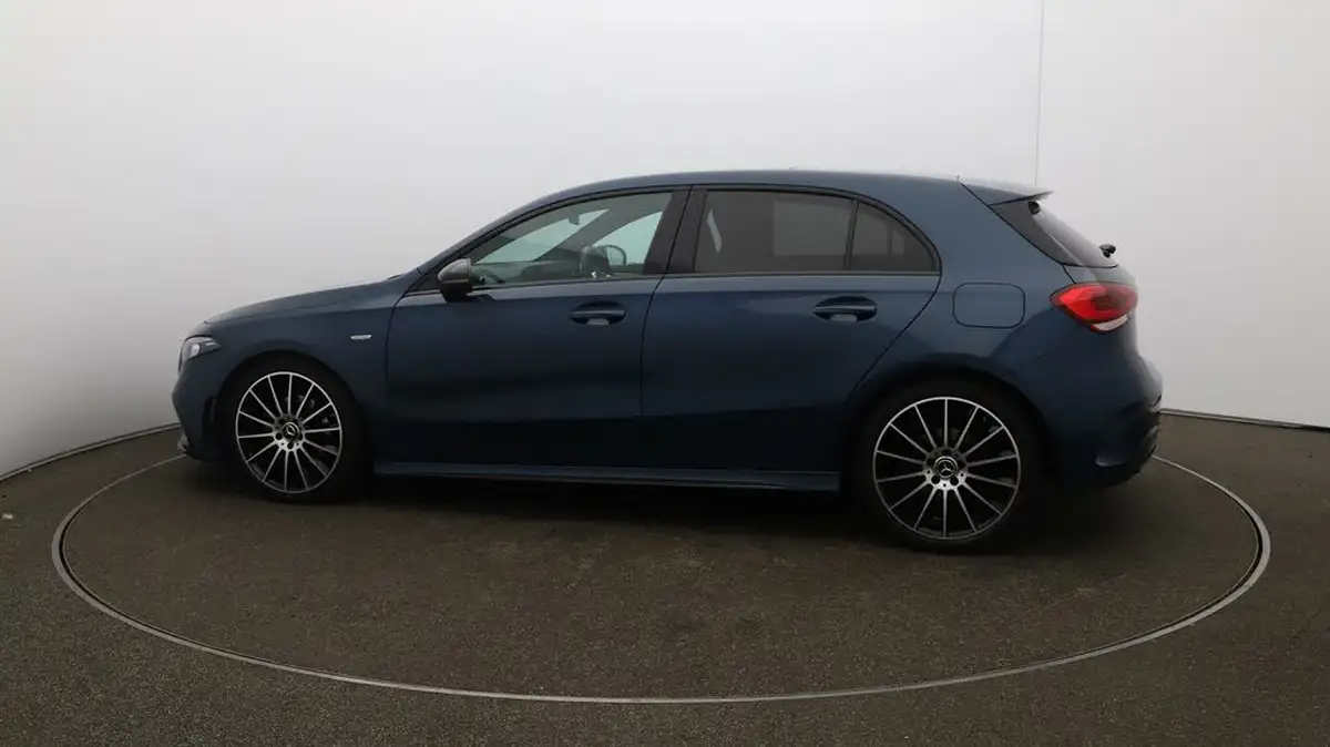 2020-mercedes-benz-a-class-20d-a200d-exclusive-edition-big-60