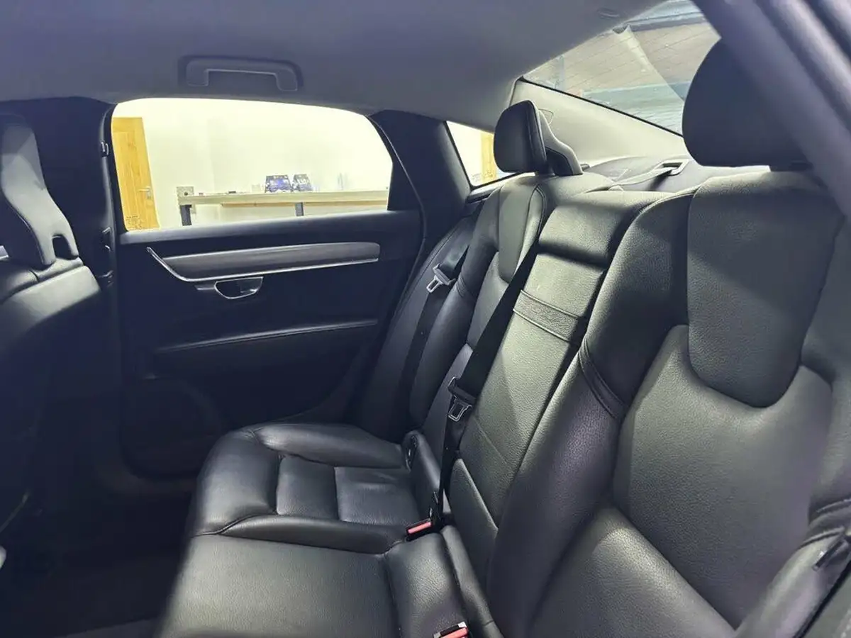 2018-volvo-s90-20td-d4-momentum-big-29