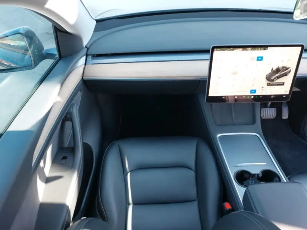 2022-tesla-model-y-e-long-range-big-9