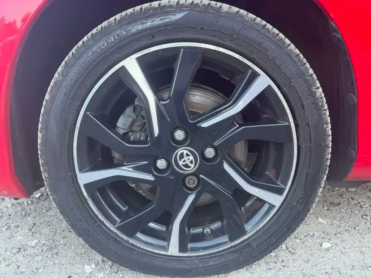 2016-toyota-yaris-15-vvt-i-design-bi-tone-hybrid-big-24