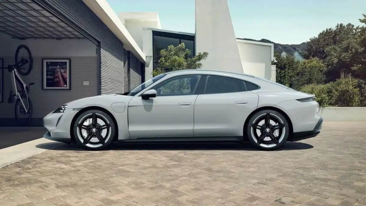 2022-porsche-taycan-e-4s-571ps-performance-battery-plus-big-1