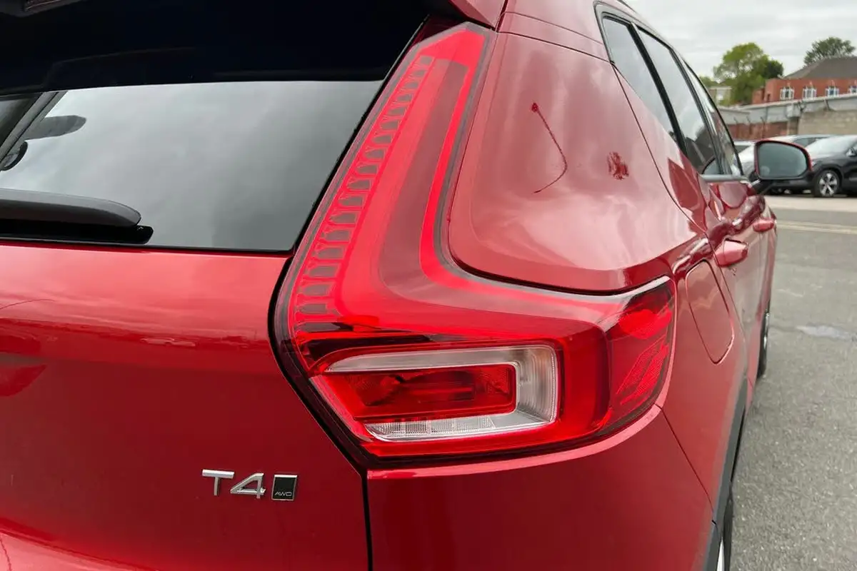 2020-volvo-xc40-20-t4-momentum-pro-awd-big-19