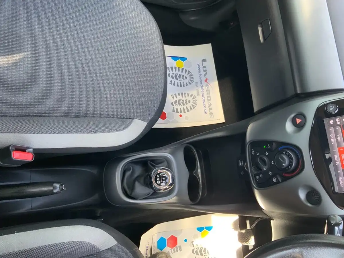 2021-toyota-aygo-10-vvt-i-x-play-tss-big-2