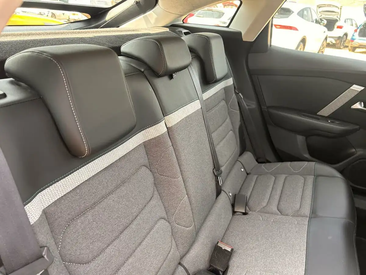 2022-citroen-c4-12-puretech-sense-plus-eat8-big-25