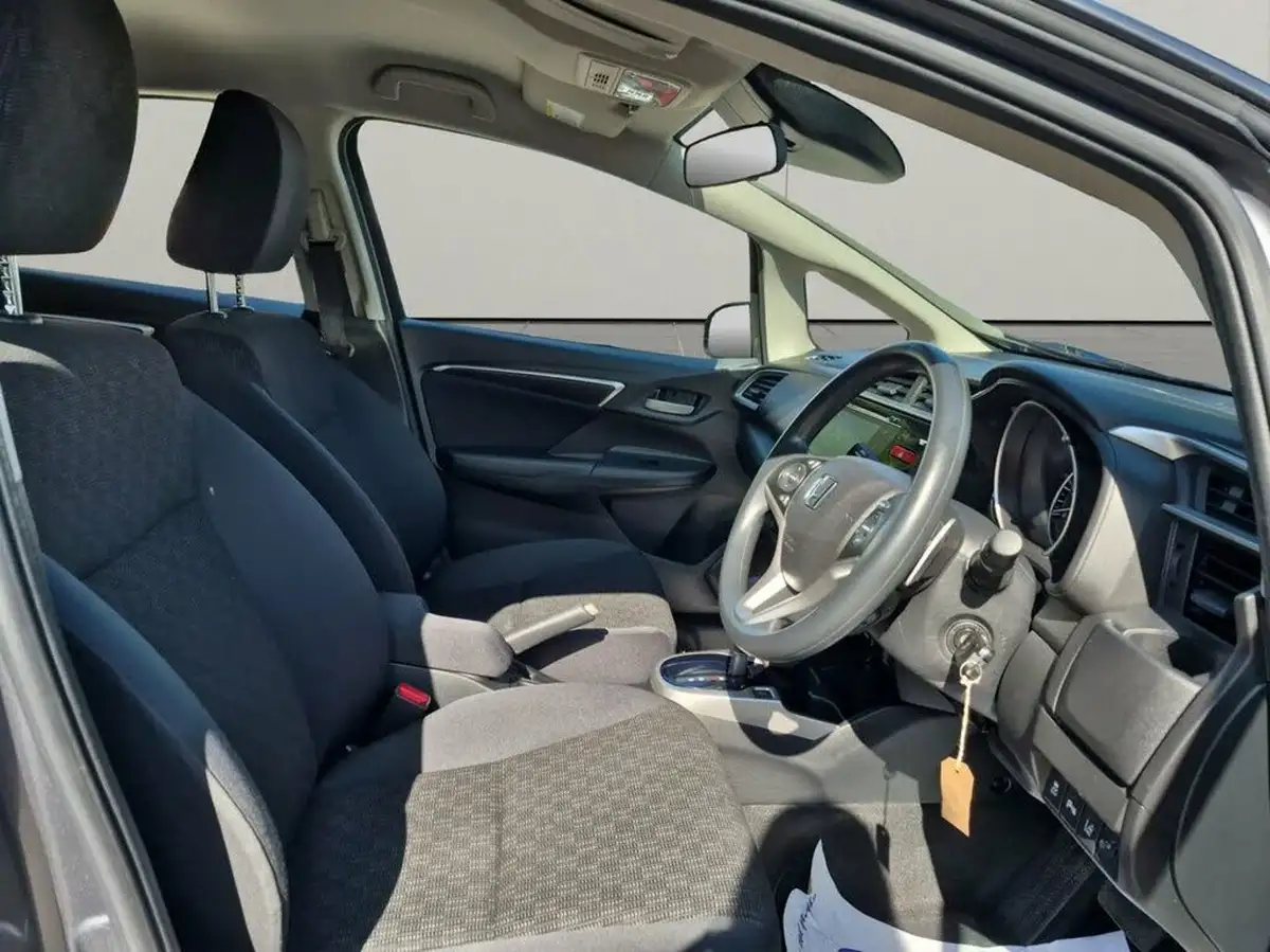 2017-honda-jazz-13-i-vtec-se-cvt-big-13