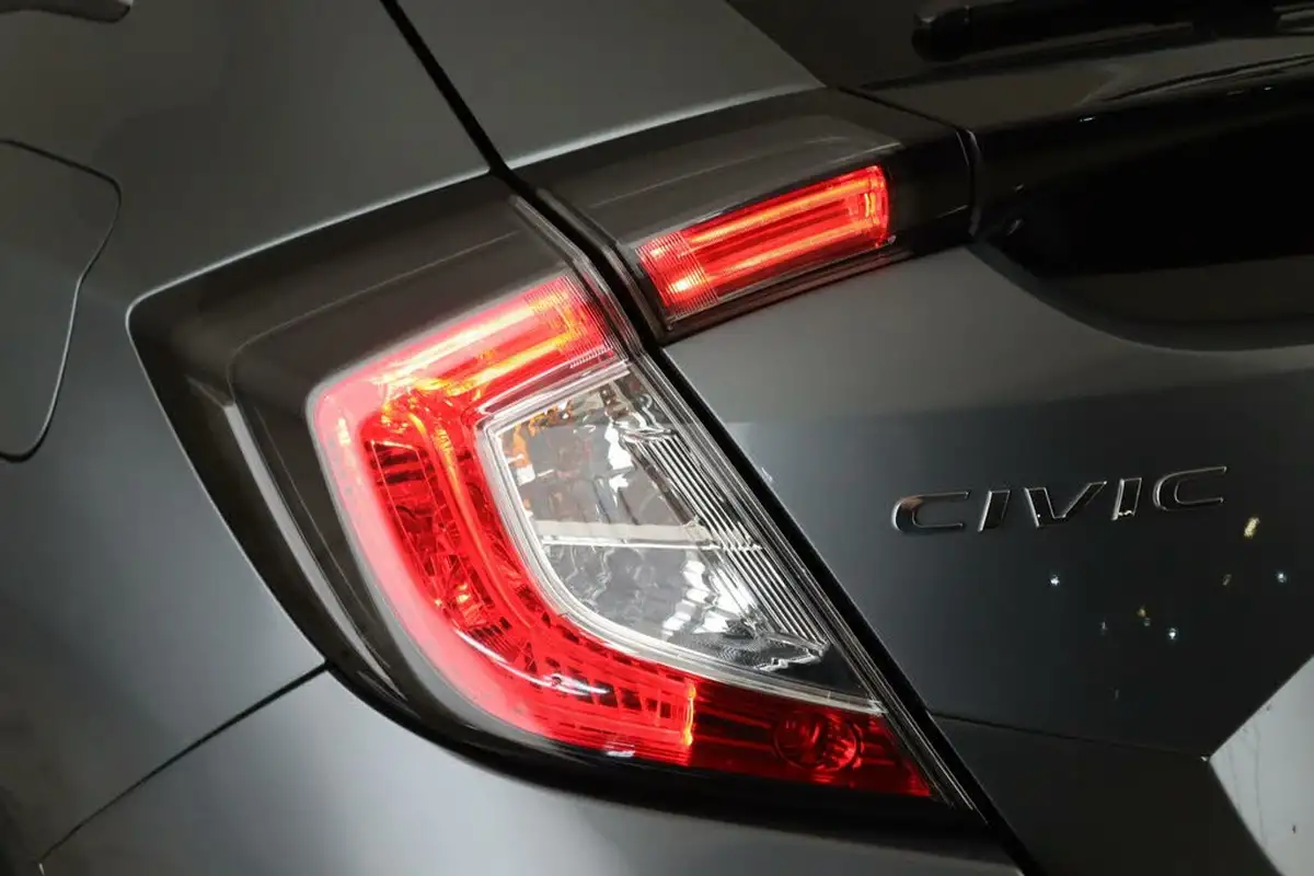 2019-honda-civic-10-vtec-turbo-ex-ss-hatchback-5d-big-8