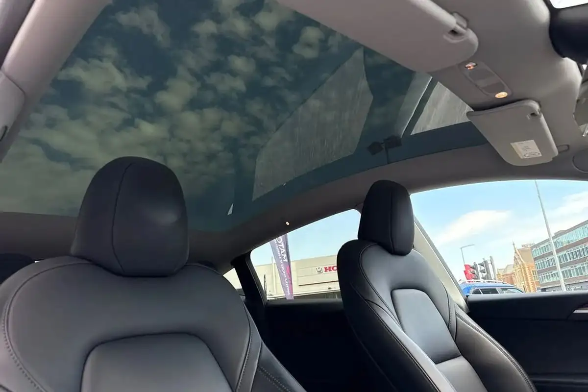 2022-tesla-model-y-e-long-range-big-34