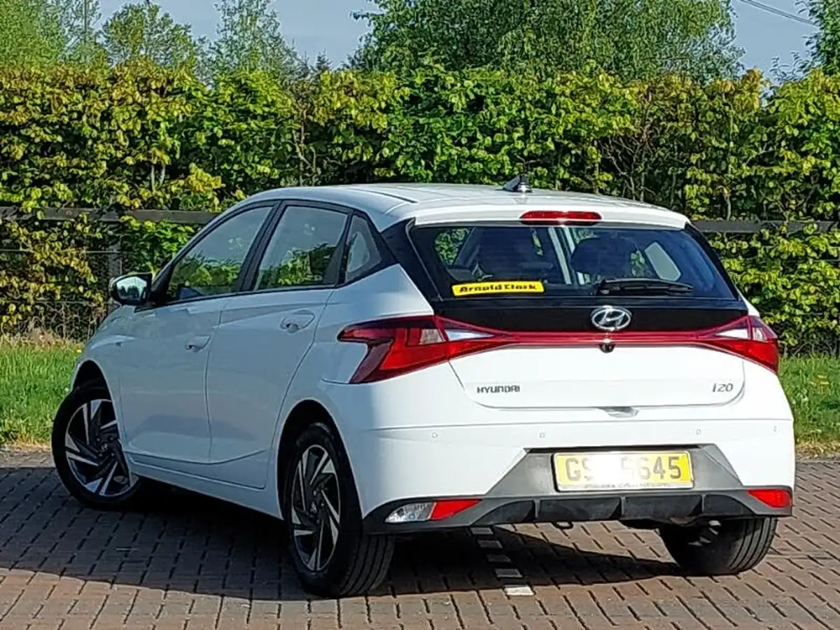 2022-hyundai-i20-10-t-gdi-se-connect-dct-big-1