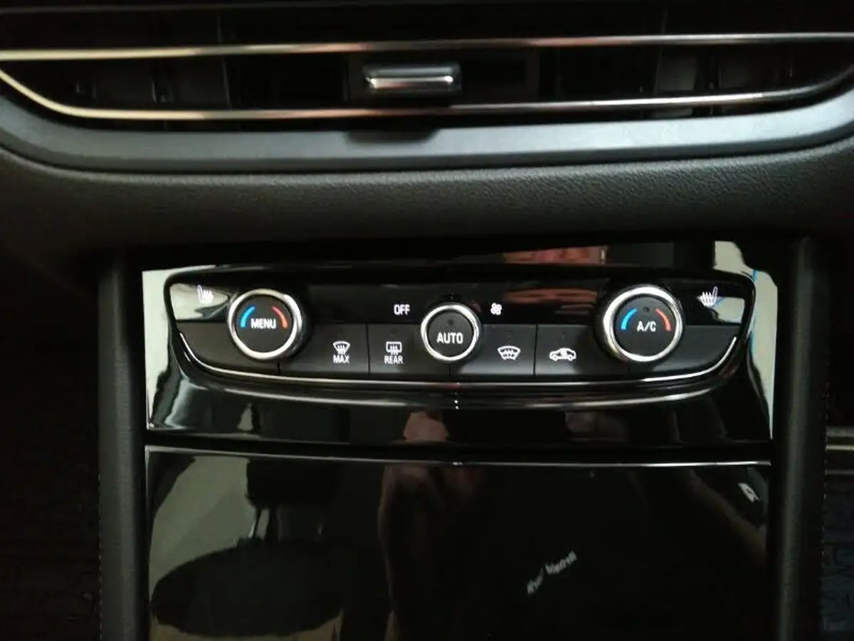 2023-vauxhall-grandland-12-ultimate-130ps-auto-big-17