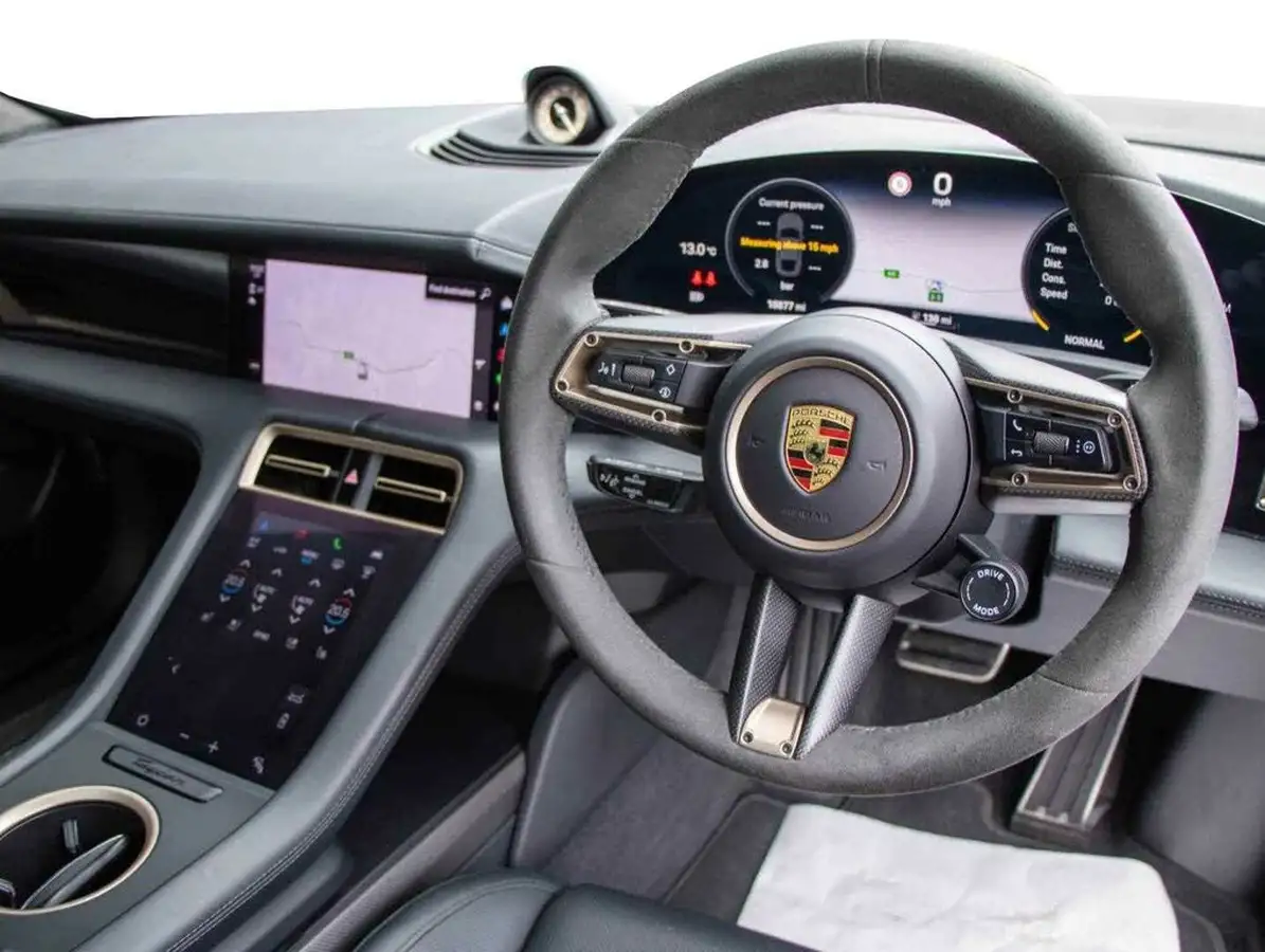 2020-porsche-taycan-e-turbo-s-big-8