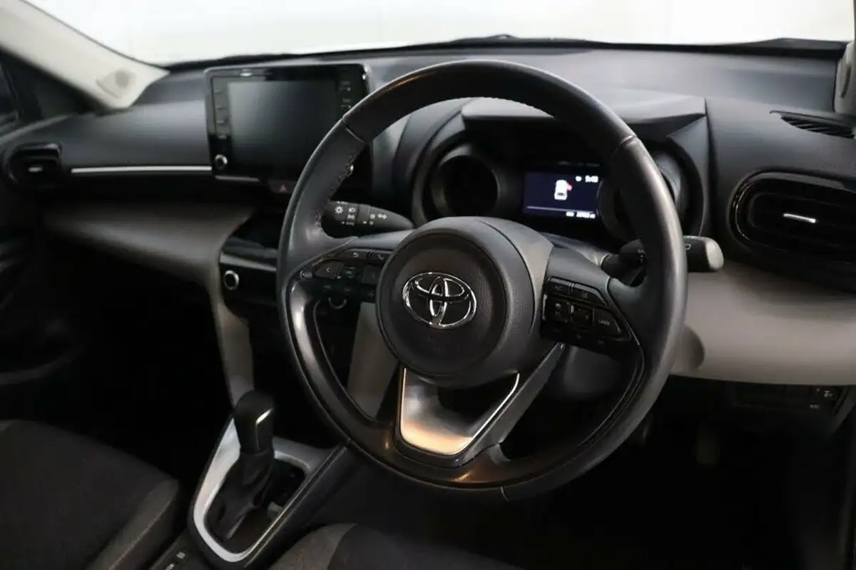 2022-toyota-yaris-cross-15-vvt-i-icon-big-21