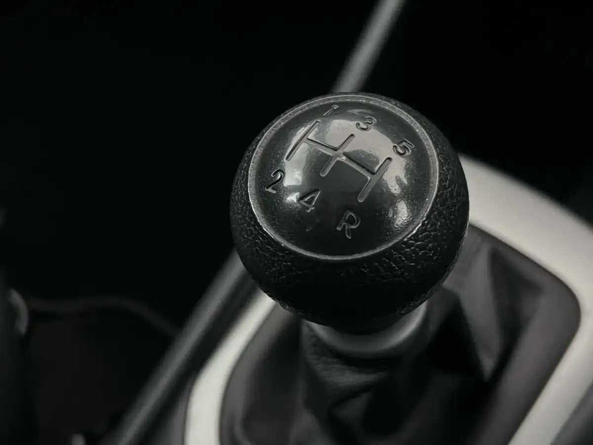 2014-kia-rio-125-1-air-big-30