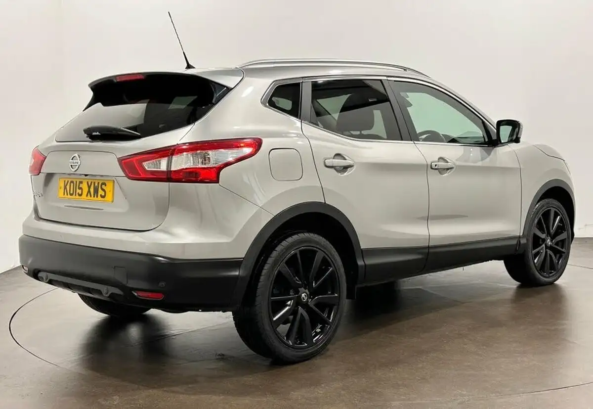 2015-nissan-qashqai-16dci-tekna-big-3