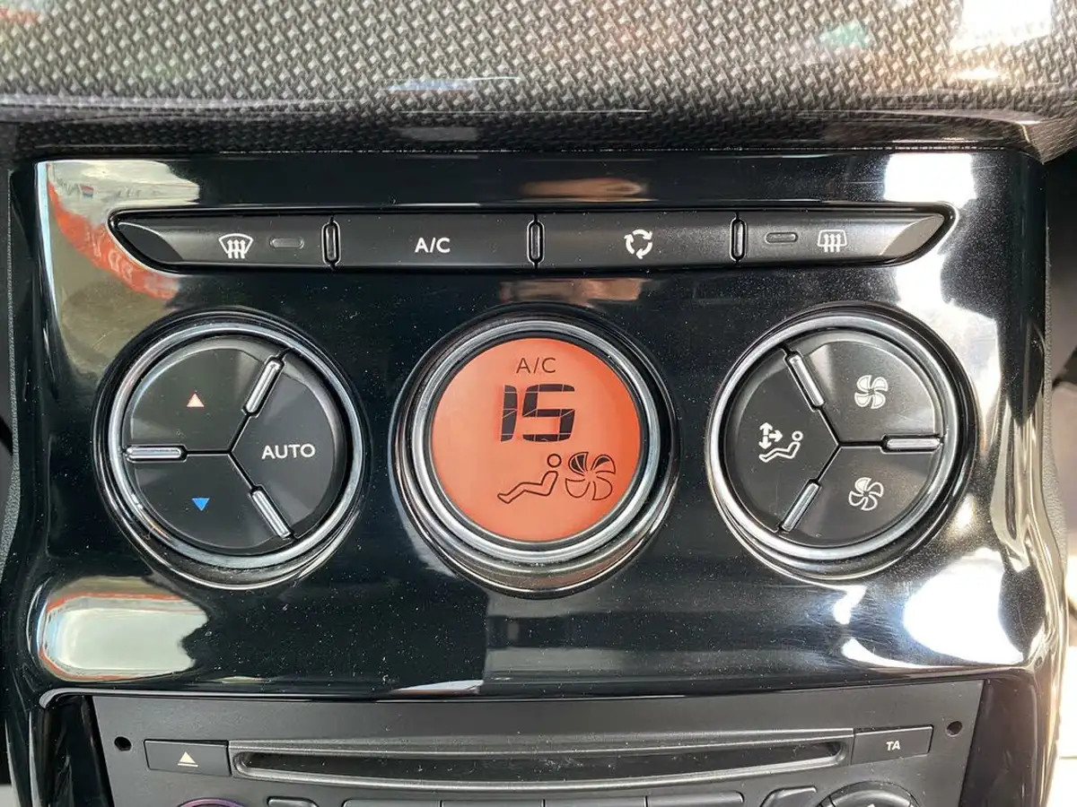 2014-citroen-ds3-16e-hdi-dsport-plus-big-56