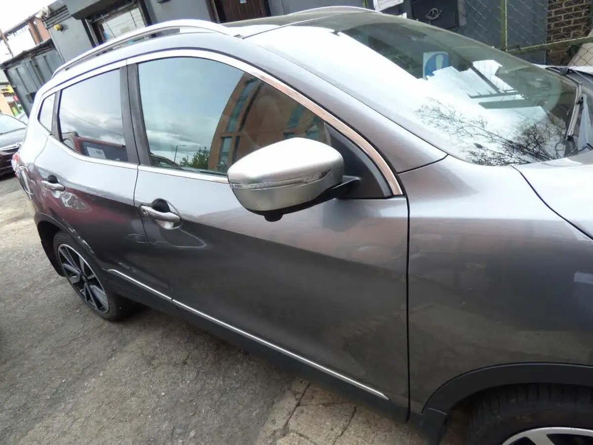 2014-nissan-qashqai-12-tekna-big-26