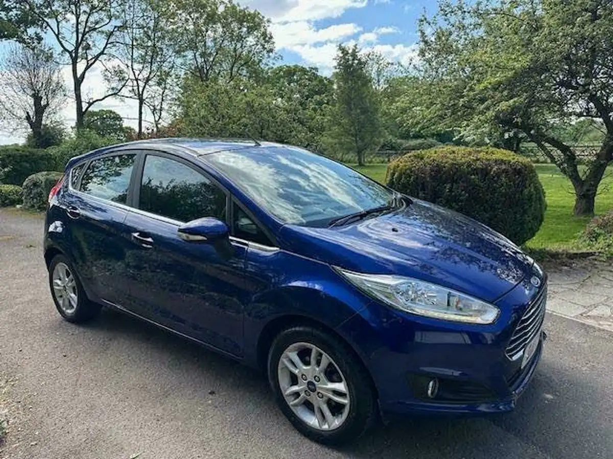 2017-ford-fiesta-125-zetec-5d-big-4