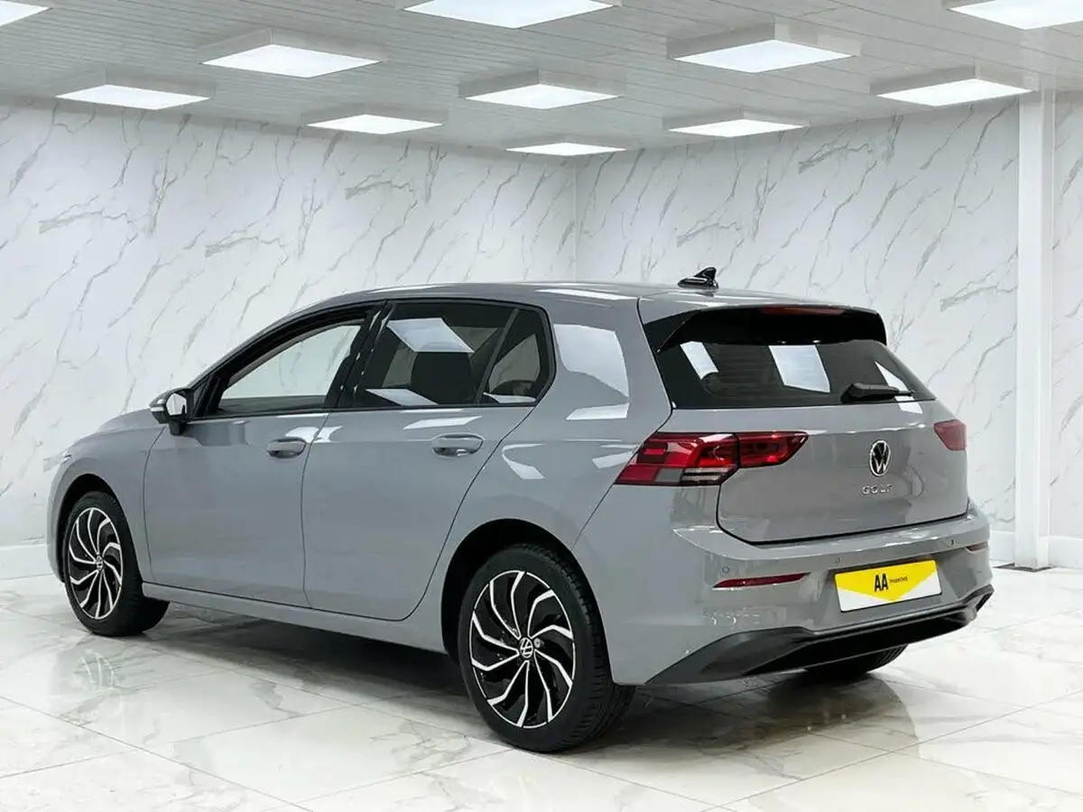 2024-volkswagen-golf-10-tsi-life-hatchback-big-11