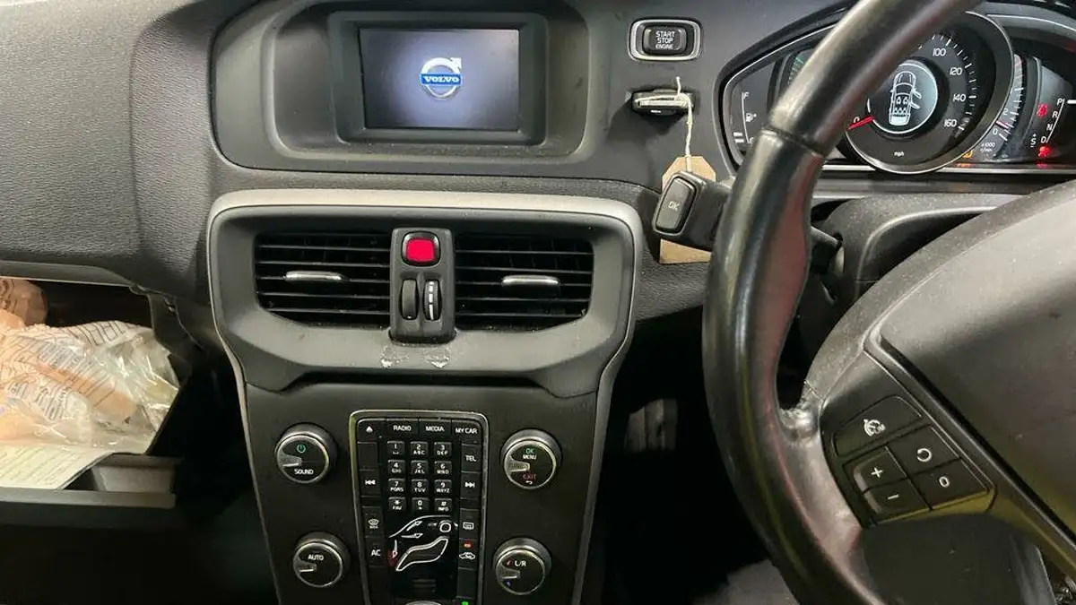 2013-volvo-v40-16td-d2-es-ss-powershift-big-2