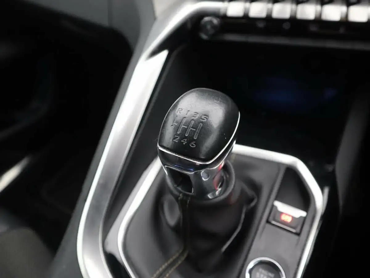 2022-peugeot-3008-suv-15-bluehdi-gt-big-31