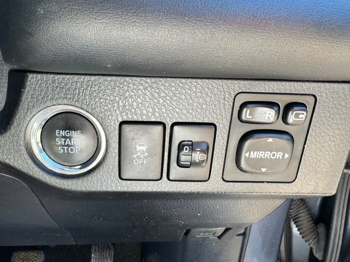 2014-toyota-rav4-20td-icon-20d-4d-awd-big-33