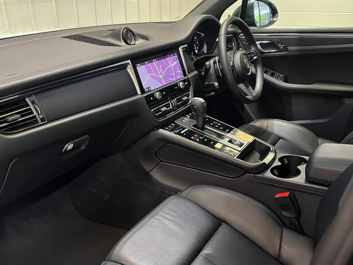 2023-porsche-macan-20-big-5