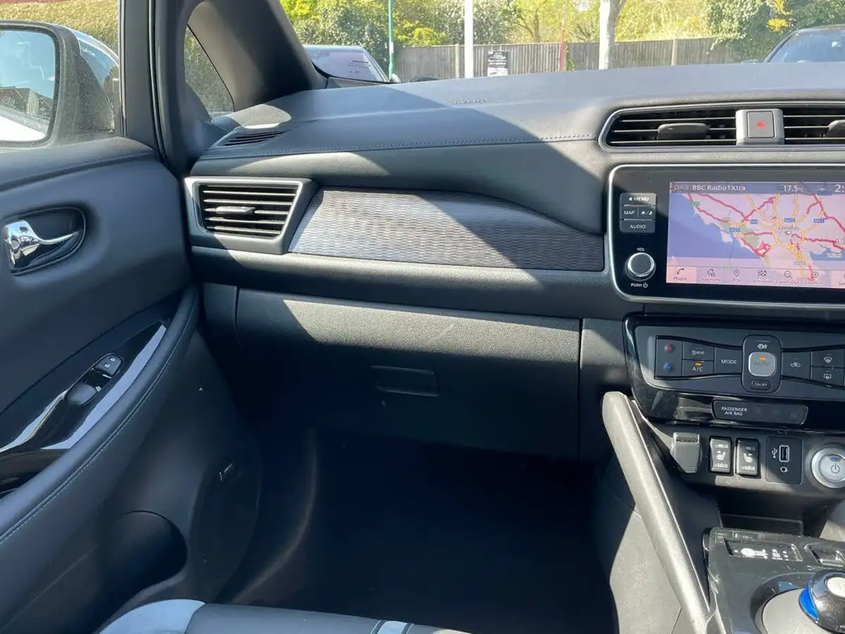 2021-nissan-leaf-e-tekna-big-41