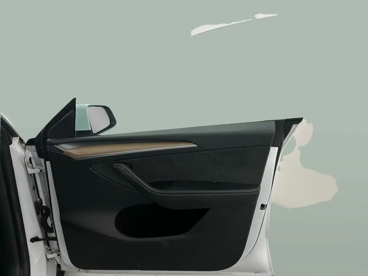 2022-tesla-model-y-e-long-range-big-28