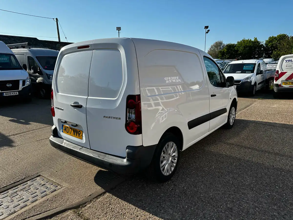 2017-peugeot-partner-16bluehdi-se-l1-75ps-eu6-651-panel-big-9