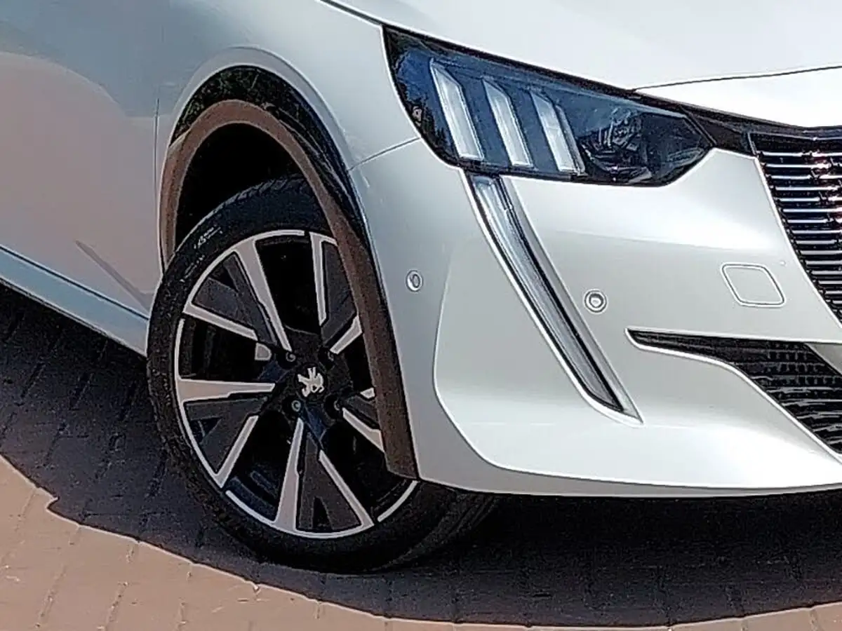 2023-peugeot-208-12-puretech-gt-130ps-eat8-big-8