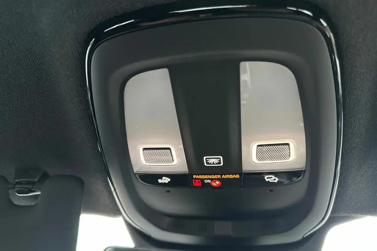 2024-volvo-xc40-20-b3-plus-big-37