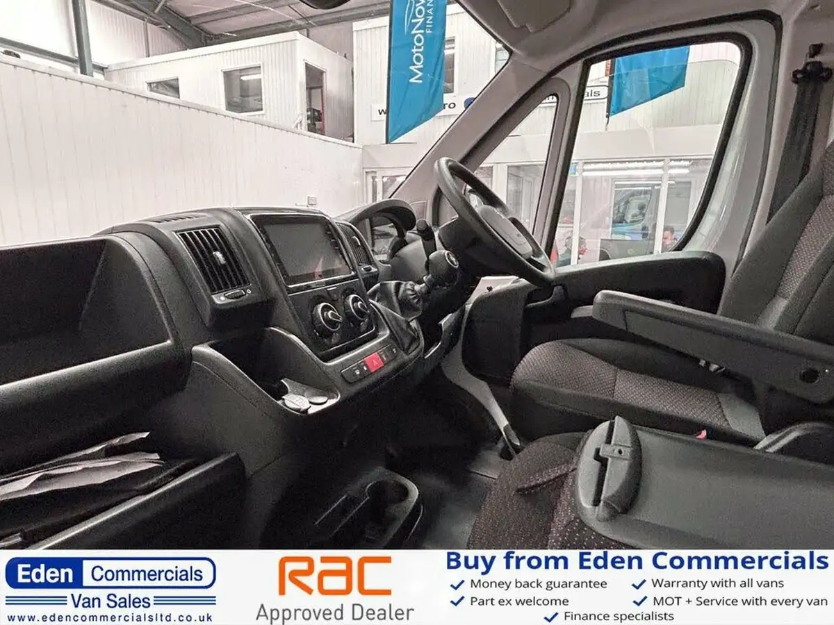 2025-peugeot-boxer-22-bluehdi-professional-premium-335-l3h2-panel-big-12