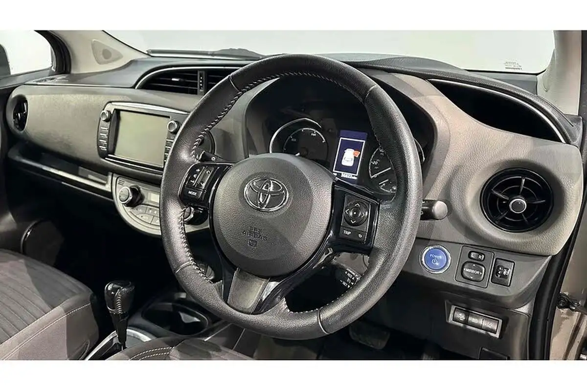 2019-toyota-yaris-15-vvt-i-icon-tech-98bhp-hybrid-1497cc-e-cvt-big-28
