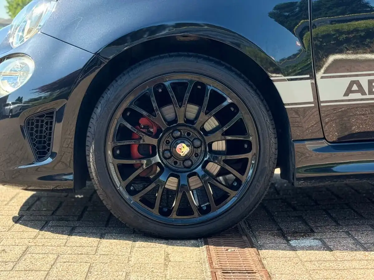 2017-abarth-595-14-tjet-big-21